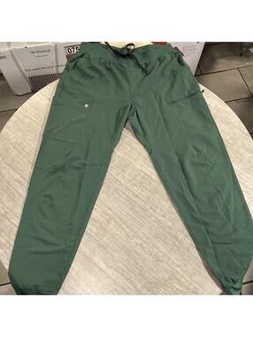 NEW FABLETICS HELIX SCRUB SET TOP & PANTS HUNTER GREEN COLOR SIZE XXL NWT